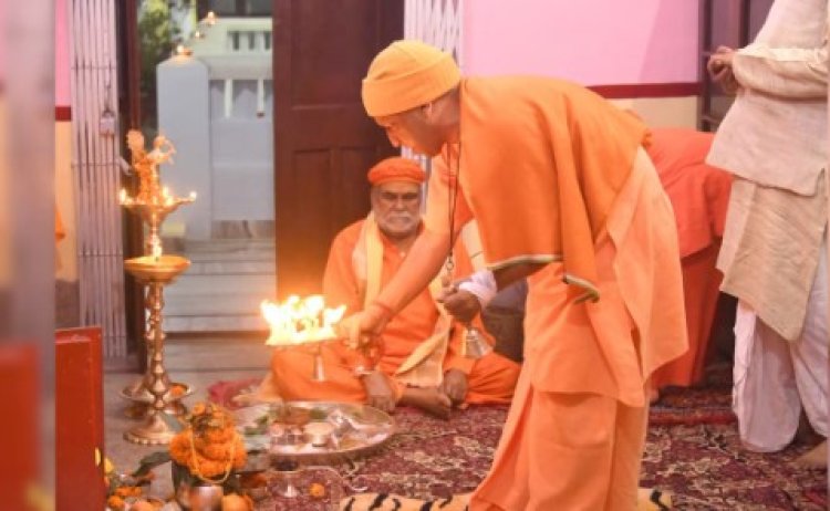गुरु पूर्णिमा पर सीएम योगी ने गोरखनाथ मंदिर में किया महायोगी गोरखनाथ का विशिष्ट पूजन