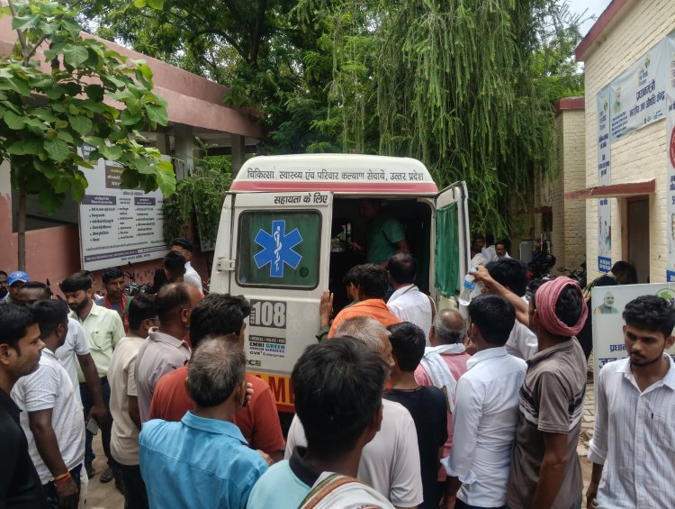 जाैनपुर: बेकाबू स्कूल वैन खाई में पलटी, शिक्षिका समेत 12 से अधिक बच्चे घायल