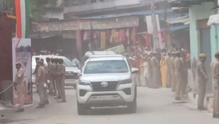 मुख्यमंत्री योगी आदित्यनाथ ने संत रविदास के चौखट पर टेका मत्था