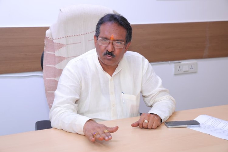 इथेनॉल मिश्रित पेट्रोल से वाहन खराब होने के दावे पर हर्ष मल्होत्रा की केजरीवाल को चुनौती