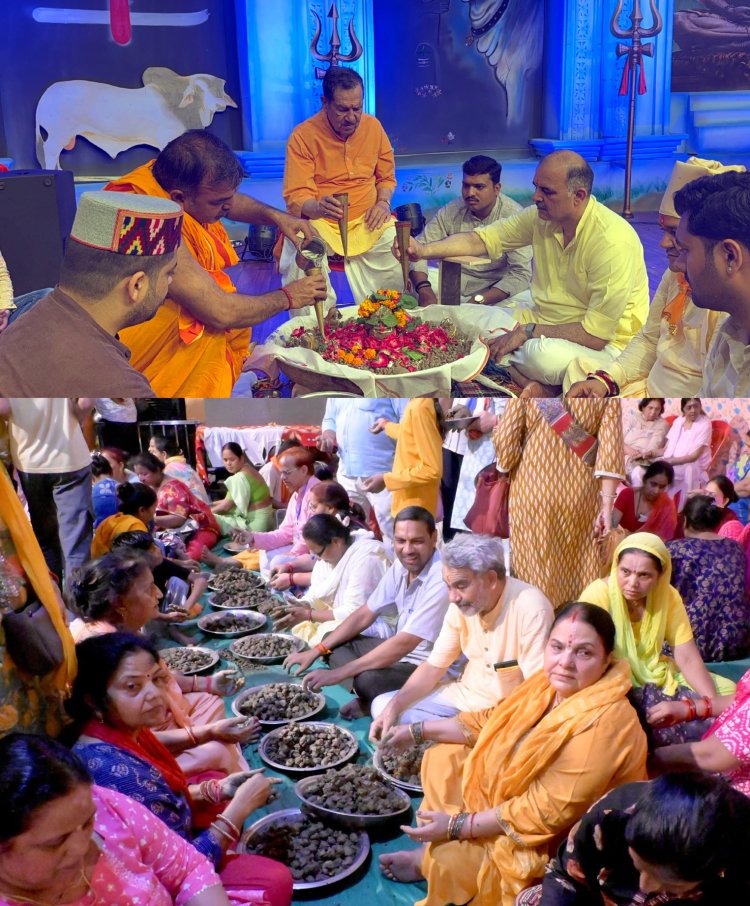 शिव भक्तों के संग आरएसएस के इंद्रेश जी ने रूद्राभिषेक कर की विश्व शांति की कामना