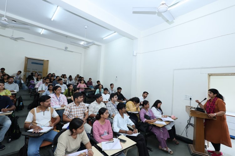 व्यावहारिक कार्यशालाएं छात्रों को मीडिया की वास्तविक चुनौतियों के लिए करती हैं तैयार : डॉ. दिवाकर अवस्थी