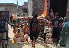 बेटे ने 105 वर्षीय मां को कांवड़ में बैठाकर कराया गंगा दर्शन, 200 किमी पैदल चलकर पहुंचा संभल
