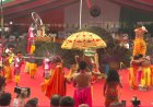 आठ राज्यों से आए कलाकारों से मुख्यमंत्री योगी ने किया संवाद, सम्मानित कर दिया एकता का संदेश
