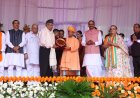 मुख्यमंत्री योगी ने किया बलिदानी वीरों के परिजनों का सम्मान