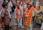विधायक डॉ. नीलकंठ ने बनारसी बोली में पूछा जनता का हालचाल, महिलाओं ने की पुष्प वर्षा