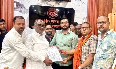 जौनपुर : रत्नप्पा भरमप्पा कुम्हार की प्रतिमा स्थापना की मांग, मंत्री गिरीश चंद्र यादव को प्रतिनिधिमंडल ने सौंपा ज्ञापन