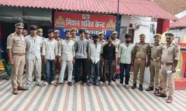 अवैध देशी बम के साथ सात वांछित गिरफ्तार