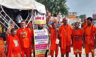विश्व प्रसिद्ध संगम के दशाश्वमेध घाट की व्यवस्थाओं से अभिभूत हुए कांवड़िए