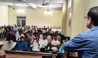 कौशल, इंटर्नशिप से विधि विद्यार्थियों के लिए करियर की संभावनाएं : प्रो. प्रदीप कुमार