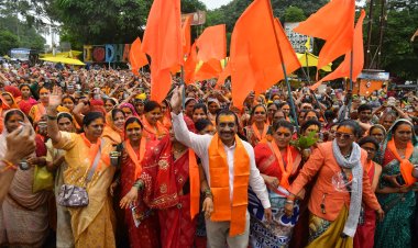 धारः मातृशक्ति ने निकाली विशाल कावड़ यात्रा,त्रिवेणी संगम के जल से हुआ अभिषेक