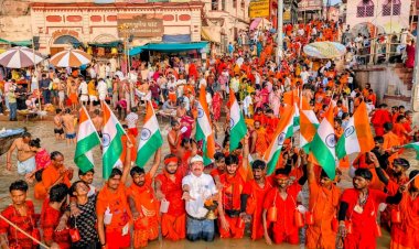 श्रावण मास की शिवरात्रि पर गंगा किनारे गूंजा राष्ट्रभक्ति का संदेश, श्रद्धालुओं ने सेवा-स्वच्छता और पर्यावरण संरक्षण का लिया संकल्प