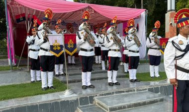 लखनऊ में स्वतंत्रता दिवस से पहले जनेश्वर पार्क में पीएसी की स्टेट बैंड ने देशभक्ति धुनों की प्रस्तुति दी