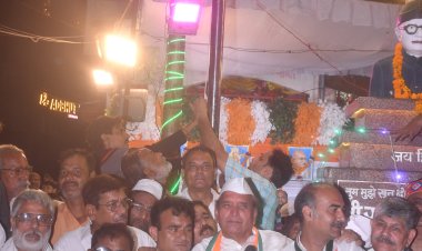 कानपुर में मध्यरात्रि झंडारोहण कर कांग्रेसियों ने मनाया स्वतंत्रता दिवस