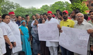 जलभराव से परेशान लोगों ने किया प्रदर्शन, सपा ने दी आंदोलन की चेतावनी