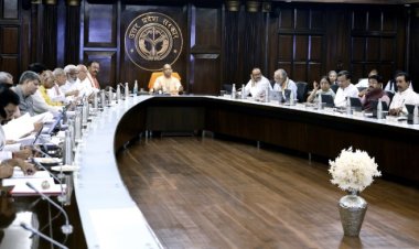 यूपी कैबिनेट के दो बड़े फैसले: युवाओं को मिलेंगे 25 लाख टैबलेट, बुजुर्गों की उपेक्षा पर संपत्ति से बेदखली का अधिकार