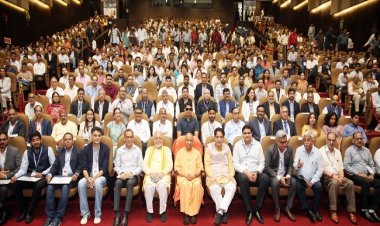 यूपी की 25 करोड़ आबादी चुनौती नहीं, बड़ी संभावना: सीएम योगी, 107 स्टार्टअप्स को ₹3.42 करोड़ की मदद