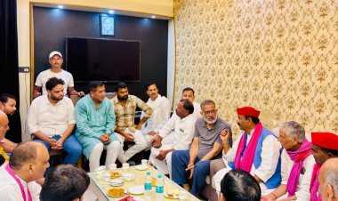सपा नेता तारिक सईद अज्जू के घर पहुंचे प्रदेश अध्यक्ष श्यामलाल पाल