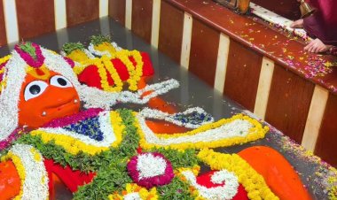 ब्रह्म मुहूर्त में संगम तट पर बड़े हनुमान जी का पावन स्नान, भक्ति में डूबा प्रयागराज