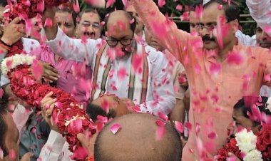 भाजपा के राष्ट्रीय महामंत्री हरीश द्विवेदी का लखनऊ, बाराबंकी और अयोध्या में जगह-जगह स्वागत, कार्यकर्ताओं ने फूल-मालाओं से लादा