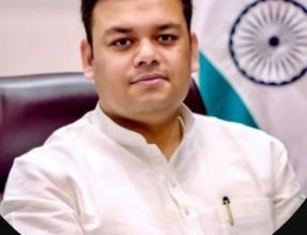 अभिभावकों के खातों में पहुंच रही बच्चों के यूनिफॉर्म, जूता-मोजा व स्कूल बैग की धनराशि