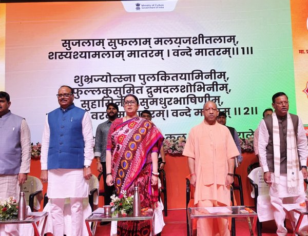 प्रधानमंत्री मोदी के सेवा समर्पण के संदेश को हर घर तक पहुंचाएं कार्यकर्ता—पदाधिकारी : स्मृति ईरानी