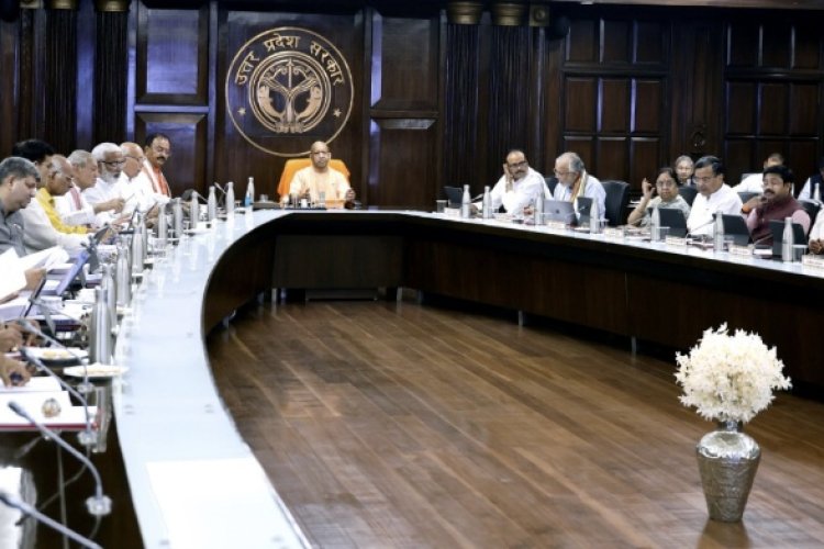 यूपी कैबिनेट के दो बड़े फैसले: युवाओं को मिलेंगे 25 लाख टैबलेट, बुजुर्गों की उपेक्षा पर संपत्ति से बेदखली का अधिकार