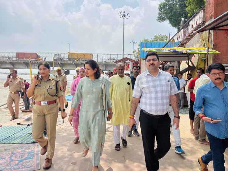 कावड़यात्रा सकुशल सम्पन्न कराने के लिए डीएम ने पांचाल घाट पर देखी व्यवस्था