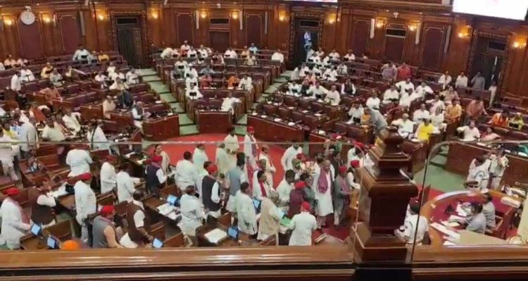 मानसून सत्र : सपा के हंगामे के बीच यूपी विधानसभा 12:20 बजे तक स्थगित