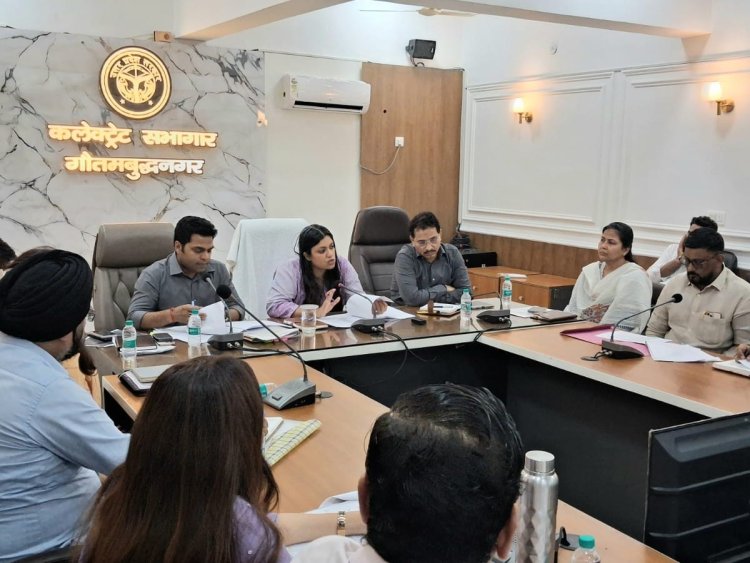 नोएडा के 7 निजी स्कूलों पर 1-1 लाख का जुर्माना, फीस बढ़ाने पर प्रशासन की बड़ी कार्रवाई