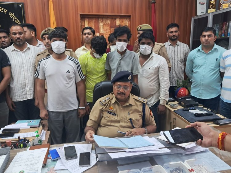 नोएडा में डेढ़ करोड़ रुपए की चांदी और सोने के जेवरात लूटने वाले पांच बदमाश गिरफ्तार