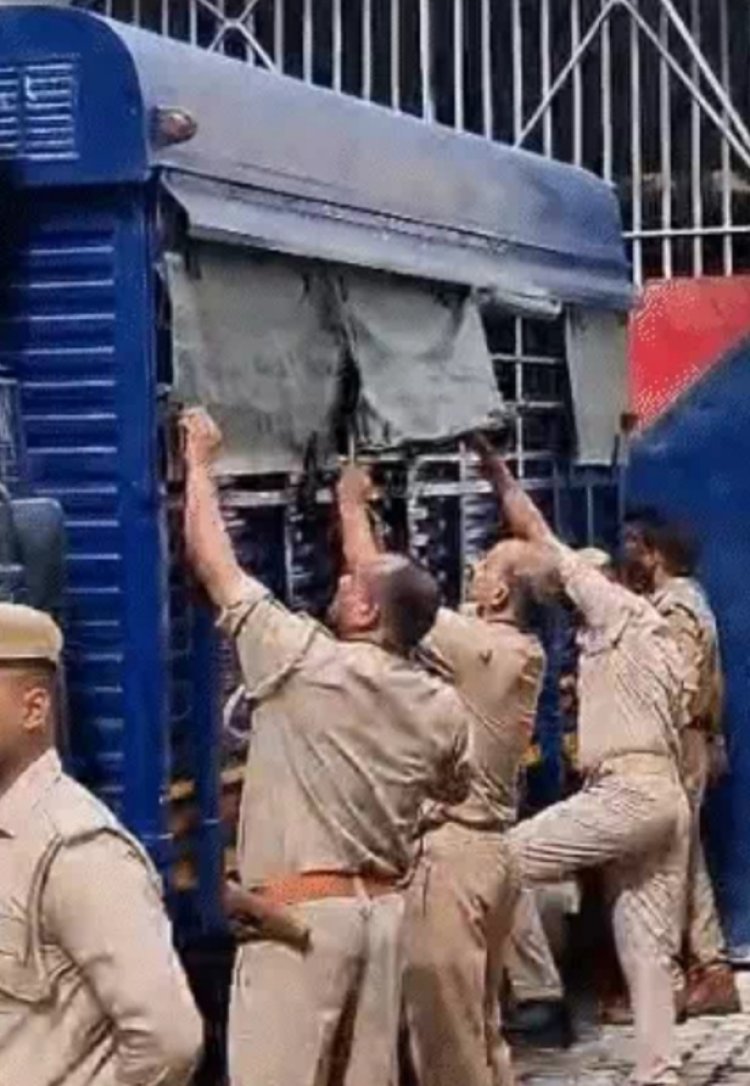 भाई अबान के जनाजे में शामिल होने कड़ी सुरक्षा में झांसी जेल से प्रयागराज के लिए निकला अली