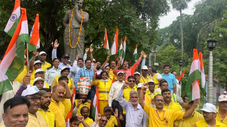 प्रयागराज में ‘हर घर तिरंगा अभियान-2026’ का शुभारंभ, चंद्रशेखर आजाद पार्क से निकली तिरंगा रैली