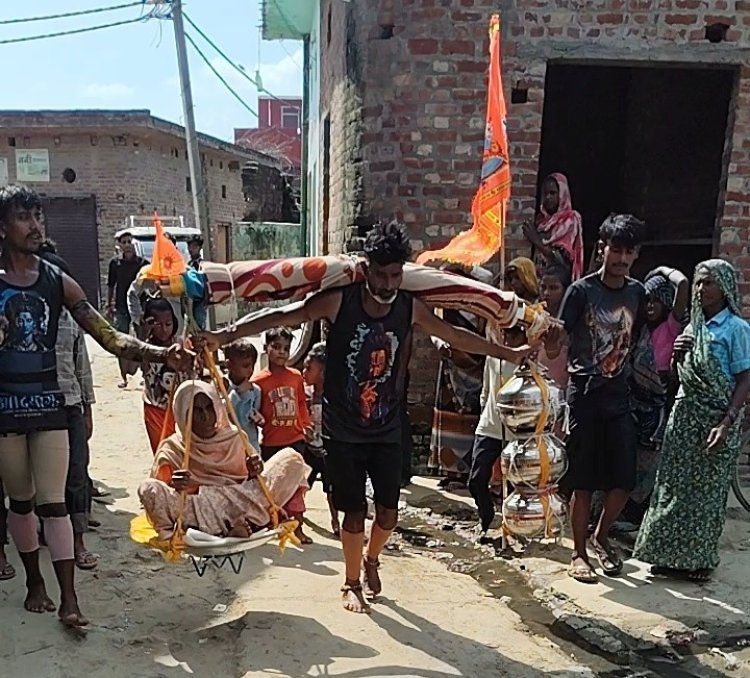 बेटे ने 105 वर्षीय मां को कांवड़ में बैठाकर कराया गंगा दर्शन, 200 किमी पैदल चलकर पहुंचा संभल