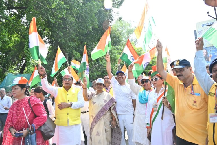 तिरंगा देश के गौरव, स्वाभिमान और एकता का प्रतीक : जिलाधिकारी