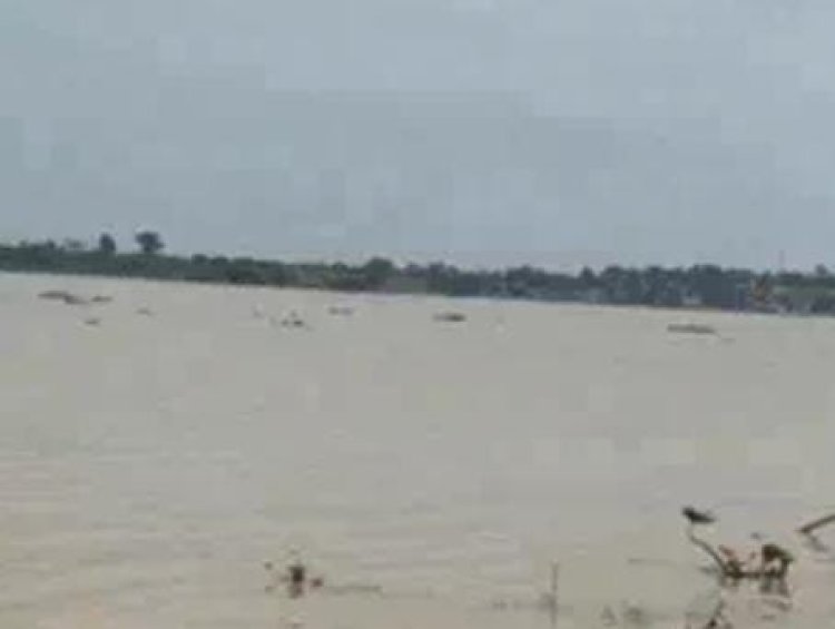 प्रयागराज में गंगा-यमुना का जलस्तर लगातार घटा, सभी तटबंध सुरक्षित