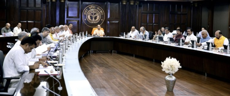 यूपी कैबिनेट के दो बड़े फैसले: युवाओं को मिलेंगे 25 लाख टैबलेट, बुजुर्गों की उपेक्षा पर संपत्ति से बेदखली का अधिकार