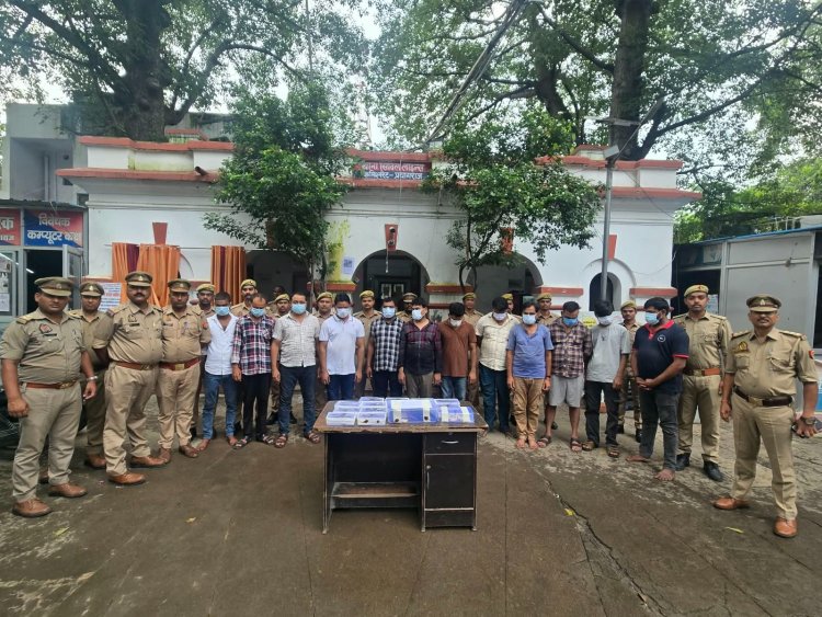 प्रयागराज में फोटो कॉपी की दुकान में चल रहा था जुए का अड्डा, 12 गिरफ्तार
