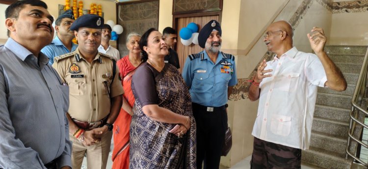 गोरखपुर में विद्यार्थियों से बोले वायु सेना प्रमुख- शिक्षा के साथ संस्कार, अनुशासन और राष्ट्रसेवा जरूरी