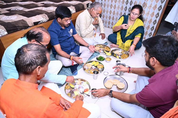 नैनी में कार्यकर्ताओं के बीच पहुंचे मंत्री नन्दी, बोले- मेहनत और जनसंपर्क से मजबूत होता है संगठन
