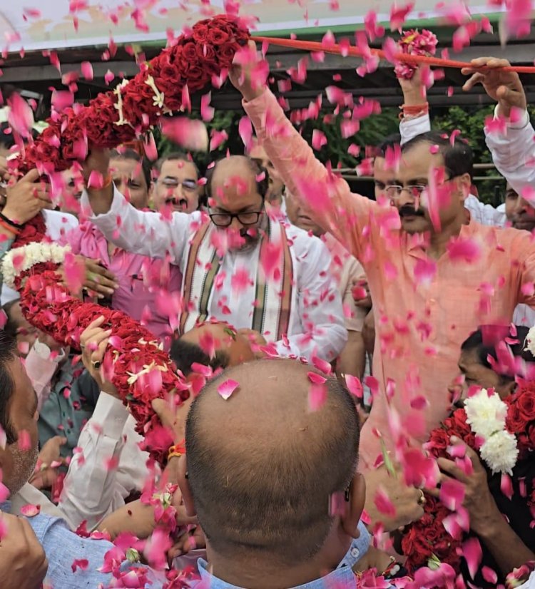 भाजपा के राष्ट्रीय महामंत्री हरीश द्विवेदी का लखनऊ, बाराबंकी और अयोध्या में जगह-जगह स्वागत, कार्यकर्ताओं ने फूल-मालाओं से लादा