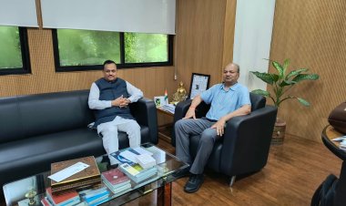 कानपुर की औद्योगिक विरासत को पुनर्जीवित करने पर आईआईटी निदेशक से सांसद की चर्चा