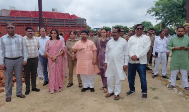 फर्रुखाबाद: मुख्यमंत्री योगी आदित्यनाथ की सभा के लिए बनाए जा रहे पंडाल का जिलाधिकारी ने किया निरीक्षण