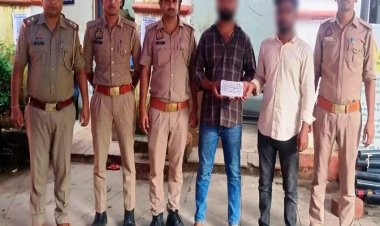 एटीएम में प्लास्टिक की पट्टी लगाकर रुपये निकालने वाले दो गिरफ्तार, तीन देशी बम बरामद