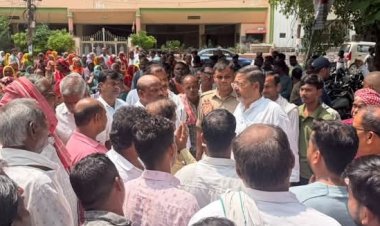 किसानों की समस्याएं सुनने पहुंचे सांसद वीरेंद्र सिंह, बोले- हजारों किसानों के साथ CM योगी को देंगे ज्ञापन