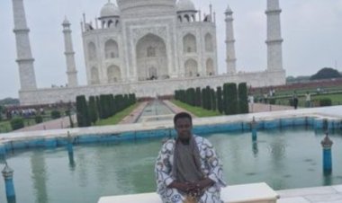 युगांडा की उपराष्ट्रपति जेसिका अलुपो ने देखा ताजमहल, डायना बेंच पर बैठकर खिंचवाई तस्वीर; विजिटर बुक में लिखा- ‘बहुत खूबसूरत और बेशकीमती’