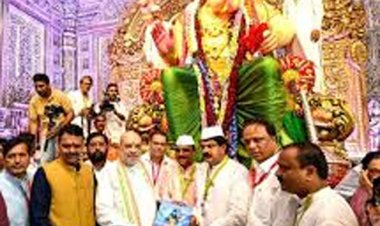 अमित शाह ने परिवार संग किए लालबाग के राजा के दर्शन, फडणवीस-शिंदे समेत कई नेताओं ने किया स्वागत