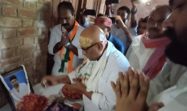 विशाल यादव के परिजनों से मिले कांग्रेस प्रदेश अध्यक्ष अजय राय, पूछा- जौनपुर में ‘बुलडोजर एक्शन’ कब होगा?