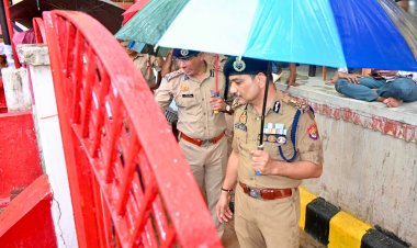 वाराणसी: आधी रात के बाद लोलार्क कुंड में स्नान के लिए उमड़े श्रद्धालु, पुलिस कमिश्नर ने परखी सुरक्षा व्यवस्था