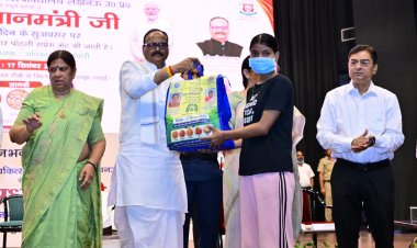 लखनऊ: केजीएमयू में 500 टीबी मरीजों को बांटी गई पोषण पोटली, ब्रजेश पाठक बोले—मिलकर हराएंगे टीबी